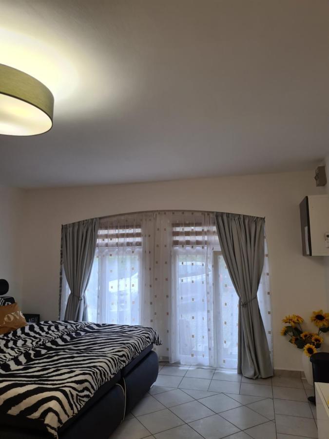 Varlak Apartmans ✷ ✷ ✷ Siófok Eksteriør bilde